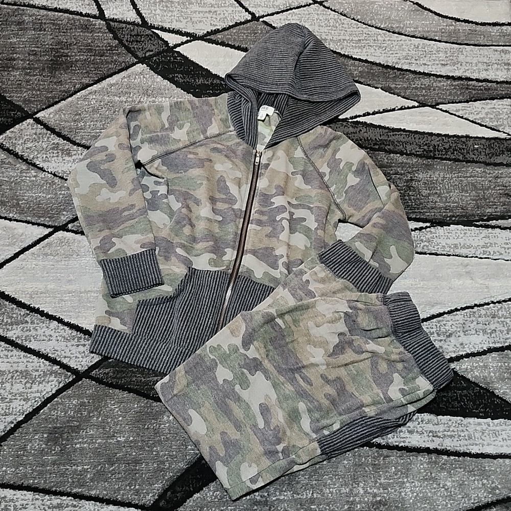 BKE YOUTH LARGE CAMO FLEECE FULL-ZIP HOODIE SWEATSHIRT & JOGGER SET